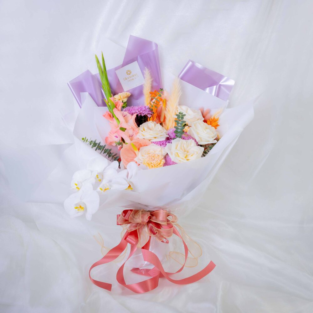 ช่อดอกไม้ Romantic Whisper (L) ร้านดอกไม้ Blooming Posies BKK