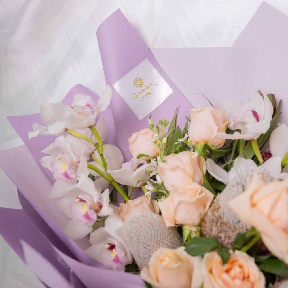 ช่อดอกไม้ Divine Wild (L) ร้านดอกไม้ Blooming Posies BKK