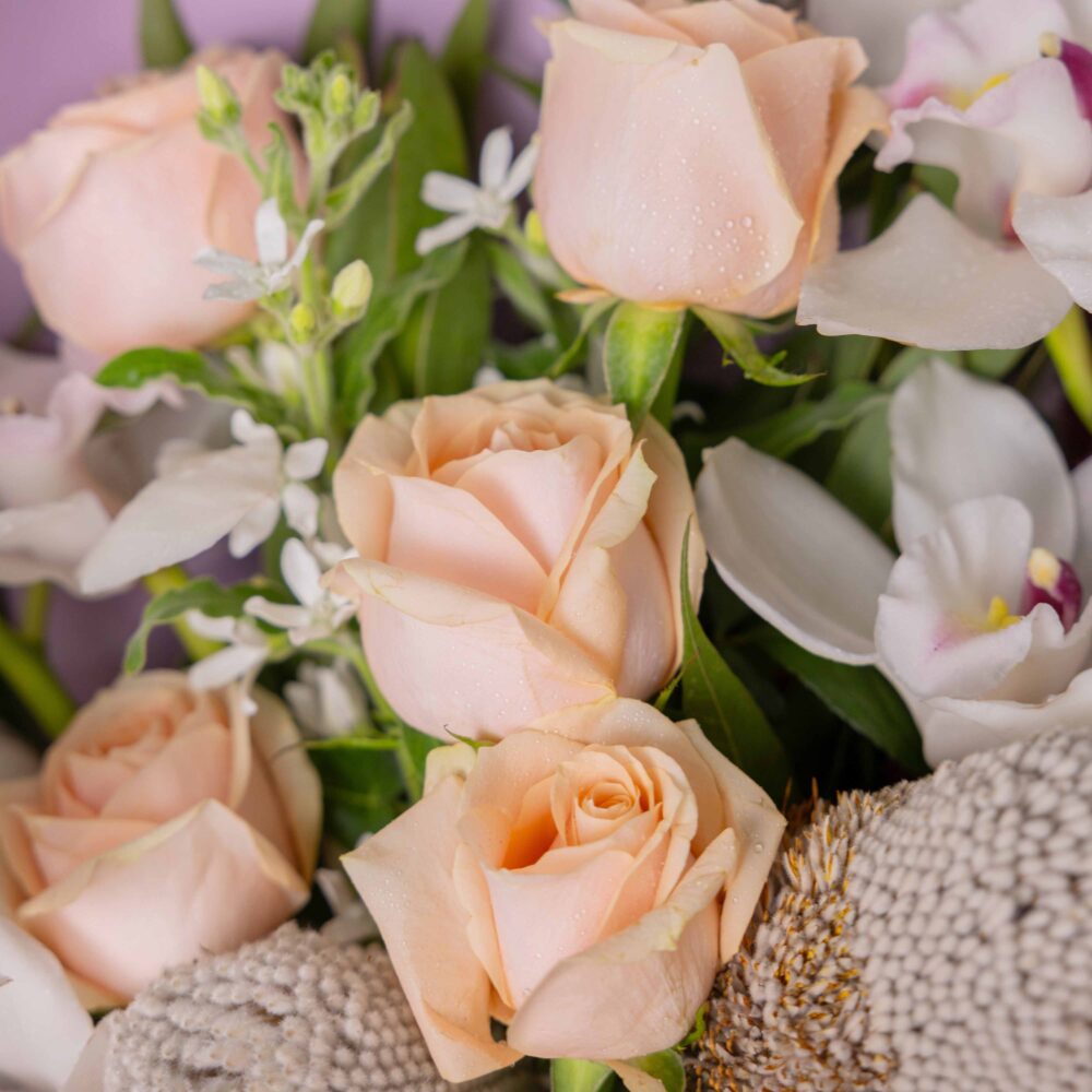 ช่อดอกไม้ Divine Wild (L) ร้านดอกไม้ Blooming Posies BKK