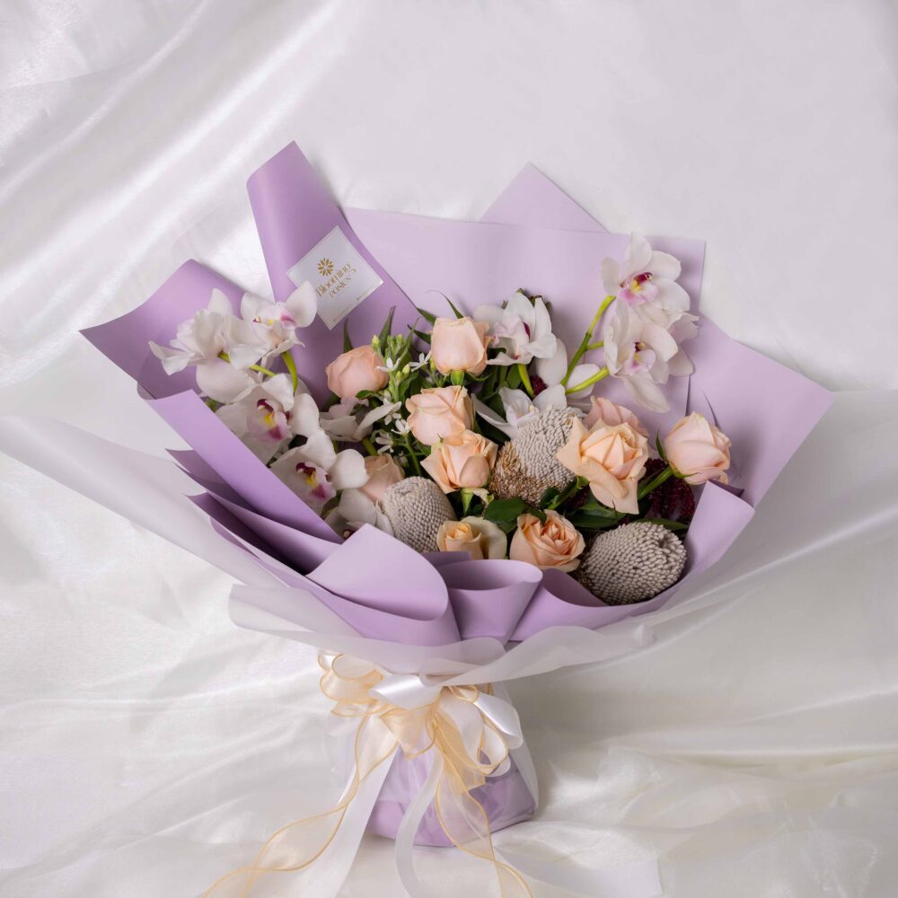 ช่อดอกไม้ Divine Wild (L) ร้านดอกไม้ Blooming Posies BKK