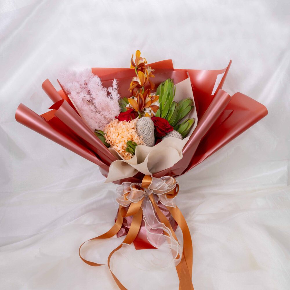 ช่อดอกไม้ Divine Wild (M) ร้านดอกไม้ Blooming Posies BKK