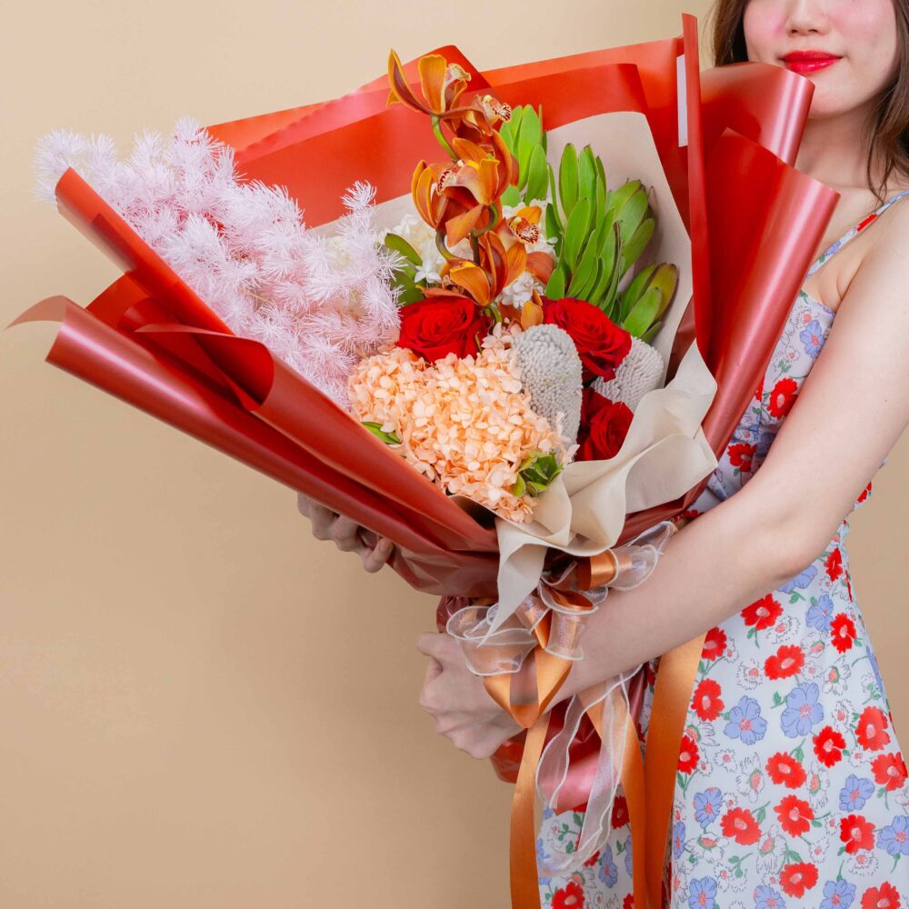 ช่อดอกไม้ Divine Wild (M) ร้านดอกไม้ Blooming Posies BKK