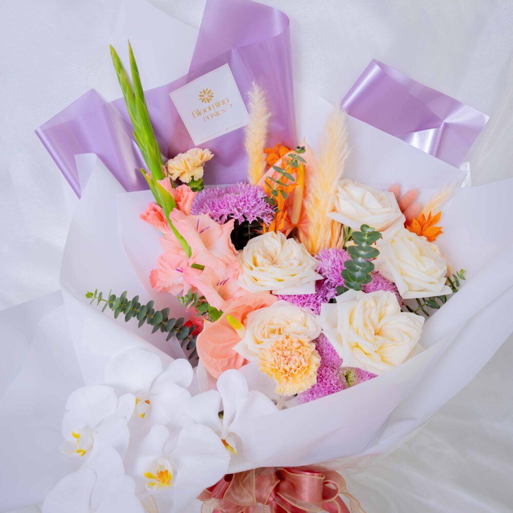 ช่อดอกไม้ Romantic Whisper (L) ร้านดอกไม้ Blooming Posies BKK