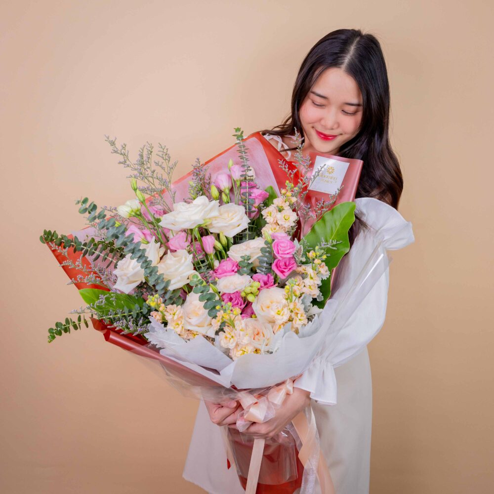 ช่อดอกไม้ Romantic Whisper (S) ร้านดอกไม้ Blooming Posies BKK