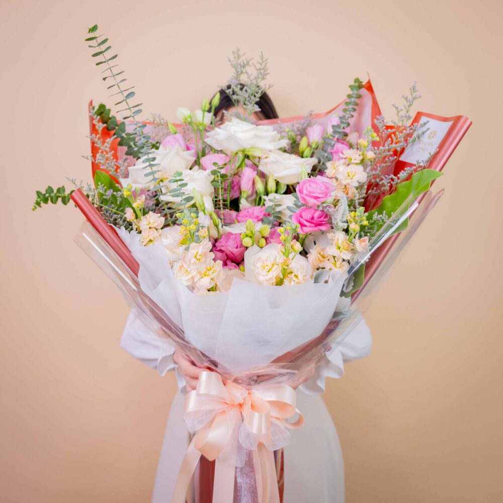 ช่อดอกไม้ Romantic Whisper (S) ร้านดอกไม้ Blooming Posies BKK