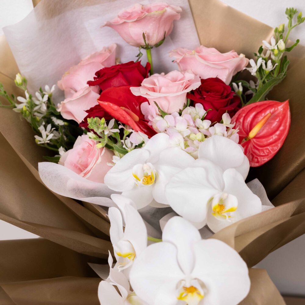 ช่อดอกไม้ Velvet Touch (L) ร้านดอกไม้ Blooming Posies BKK