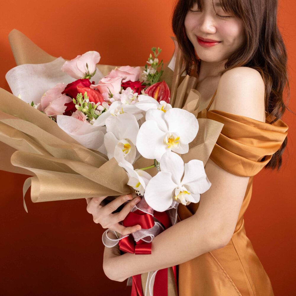 ช่อดอกไม้ Velvet Touch (L) ร้านดอกไม้ Blooming Posies BKK