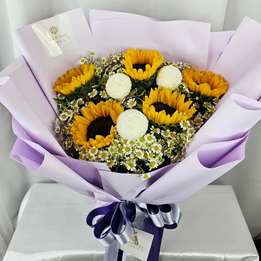 ช่อดอกไม้รับปริญญา Golden Achievement จากร้าน Blooming Posies BKK